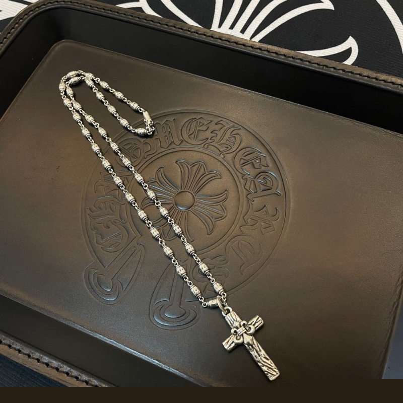 Ch**me He**ts necklaces